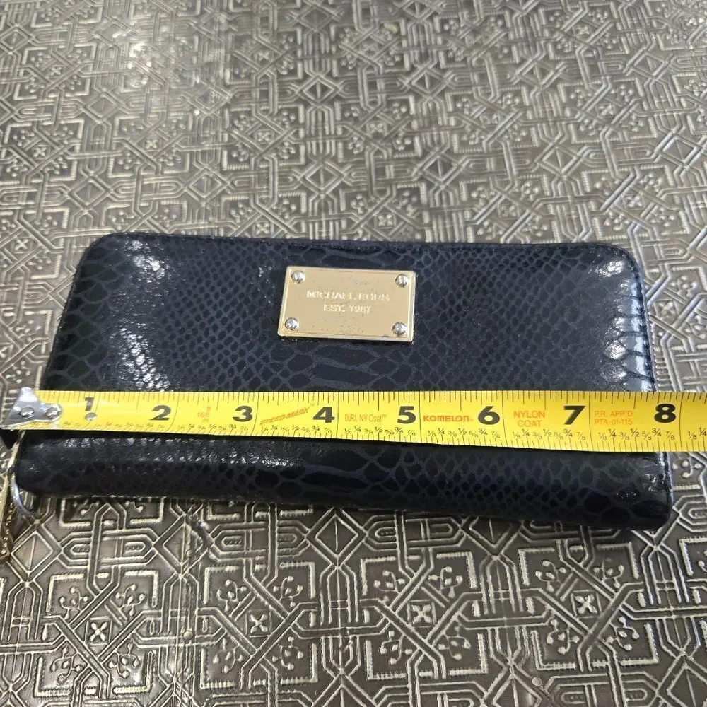 🐢 Michael Kors Snakeskin Clutch/Wallet In Great Shape!